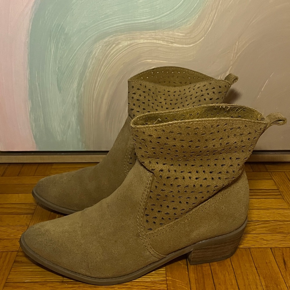 American Eagle Women’s size 6 Vintage Cowboy Boots
